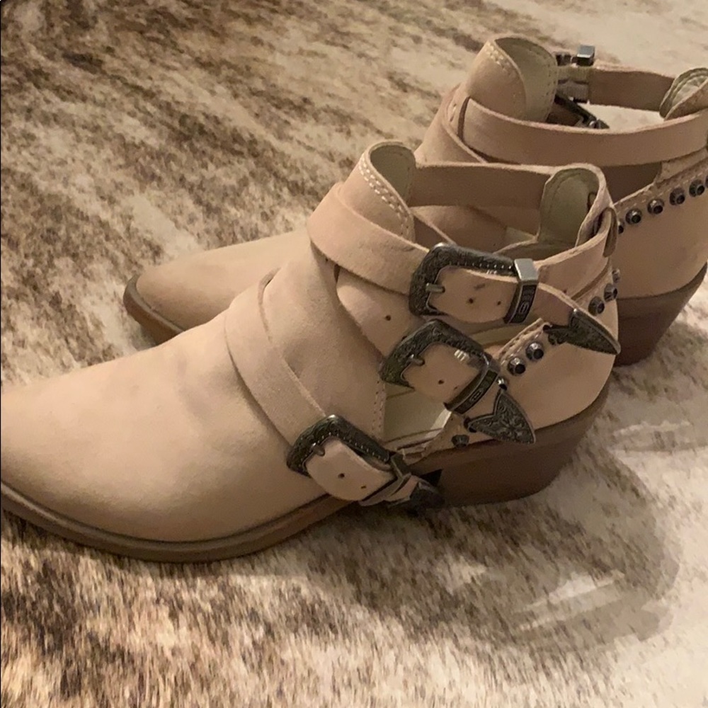 Dolce Vita Booties 7.5